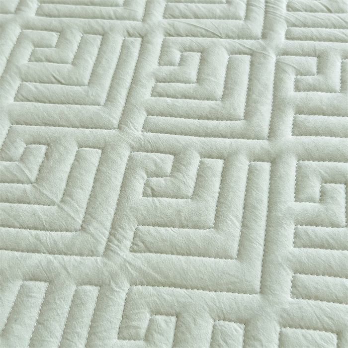 91家纺网 家纺一手货源 找家纺 叠派家纺 2024新款水洗棉回字纹夹棉床盖 果绿-奶昔驼