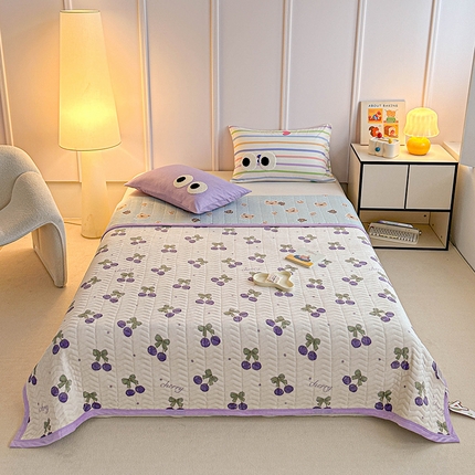 91家纺网 家纺一手货源 找家纺 源舜家纺 2025新款小清新印花牛奶绒床盖多用途盖毯系列 紫樱桃