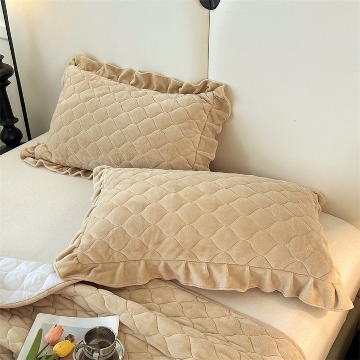 91家纺网 家纺一手货源 找家纺 屹成家纺 2024新款牛奶绒泡泡款床盖四件套 泡泡款-奶咖