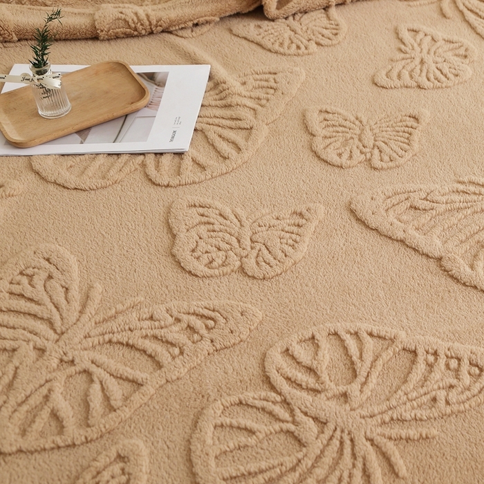 91家纺网 家纺一手货源 找家纺 悦织湾 2025新款面包格塔芙绒舒棉绒蝴蝶毛毯卷边包边款 蝴蝶提花包边款-咖色