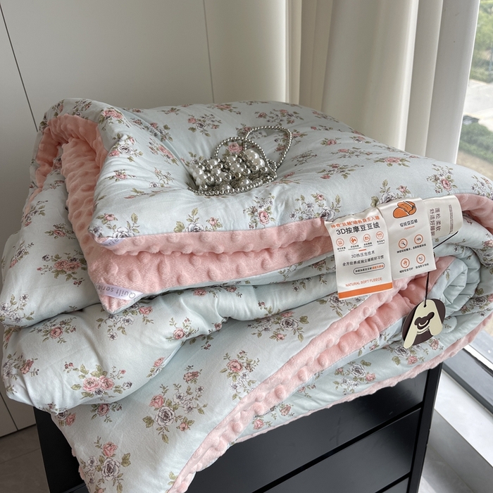 91家纺网 家纺一手货源 找家纺 奈萝家纺 2024新款秋冬印花针织棉豆豆绒春秋被冬被 雅蓝