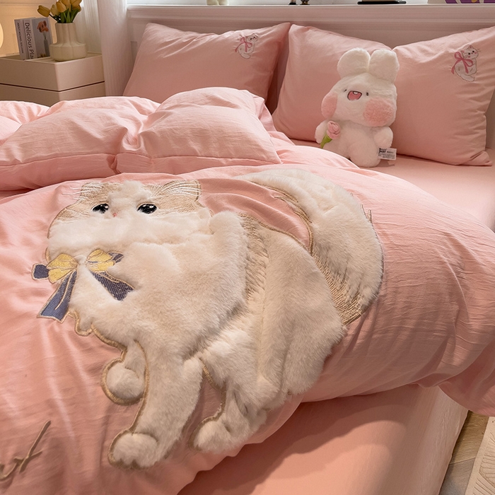 91家纺网 家纺一手货源 找家纺 （总）优色良品家纺 2024新款水洗棉重工刺绣贴布绣四件套-奶猫款式二