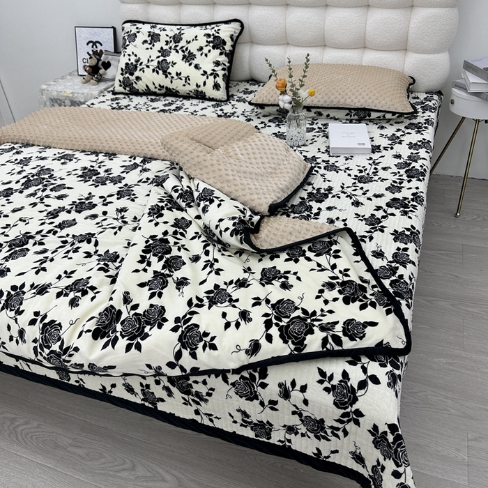 91家纺网 家纺一手货源 找家纺 暖居 2024新款婴儿绒 榻榻米炕盖床盖四件套 黑花