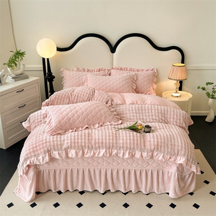 91家纺网 家纺一手货源 找家纺 屹成家纺 2024新款牛奶绒泡泡款床盖四件套 泡泡款-浅粉