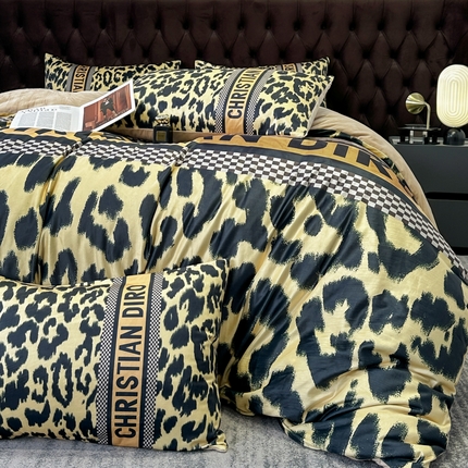 91家纺网 家纺一手货源 找家纺 色鬼布艺 2024新款舒适宝宝绒数码印花四件套 魅惑