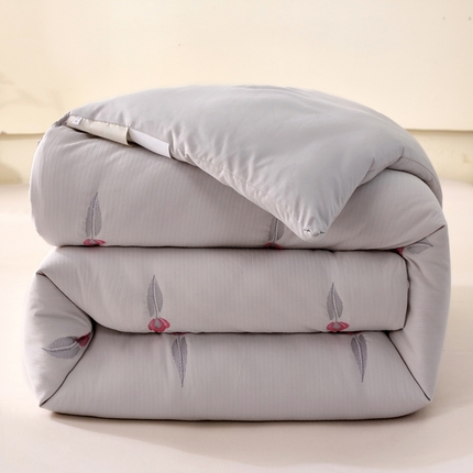 91家纺网 家纺一手货源 找家纺 尊康家纺（原磊科） 2024新款A类提花抗菌棉冬被 花前月下-浅灰