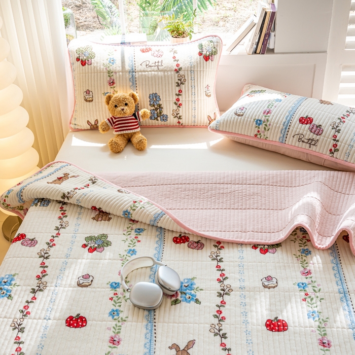 91家纺网 家纺一手货源 找家纺 X猫先生 2024新款牛奶绒床盖床垫小清新印花夹棉水洗棉炕盖双面两用 枝间梦