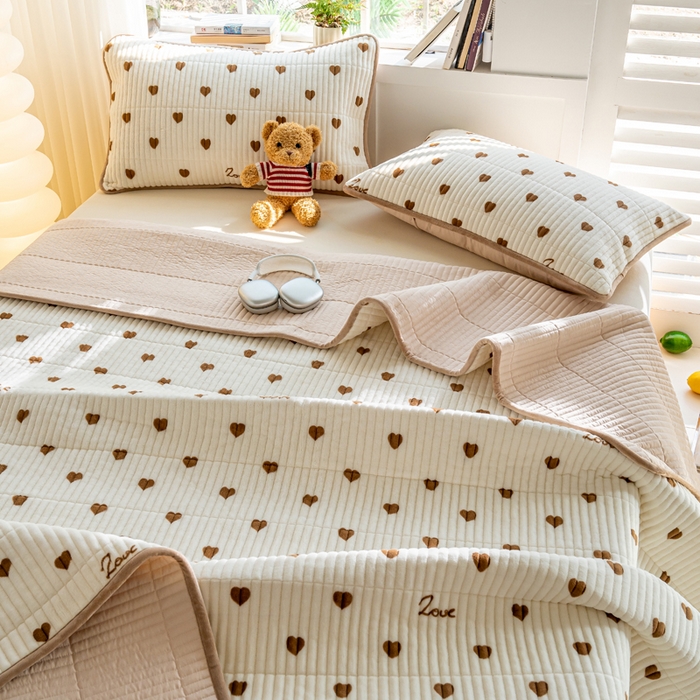 91家纺网 家纺一手货源 找家纺 X猫先生 2024新款牛奶绒床盖床垫小清新印花夹棉水洗棉炕盖双面两用 咖心