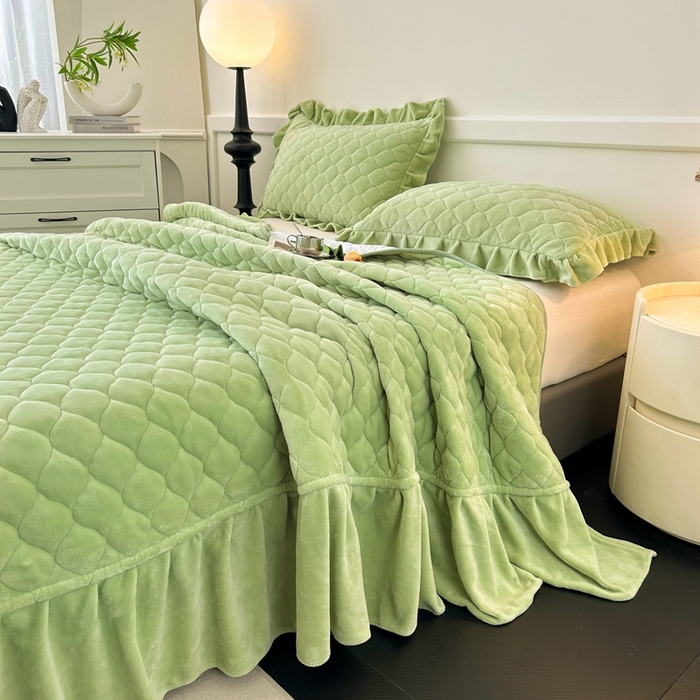 91家纺网 家纺一手货源 找家纺 屹成家纺 2024新款牛奶绒拼接款床盖四件套 拼接款-嫩绿