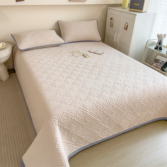 91家纺网 家纺一手货源 找家纺 叠派家纺 2024新款水洗棉回字纹夹棉床盖 奶咖-月光灰