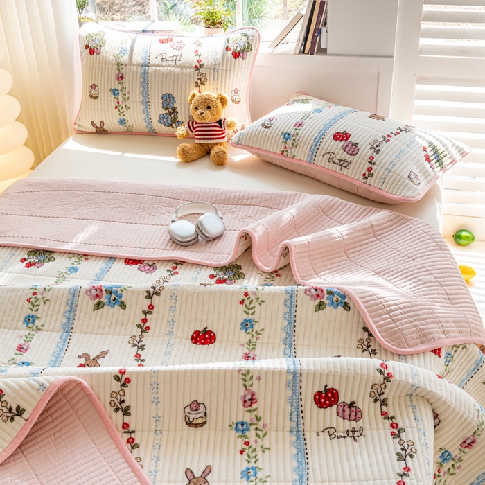 91家纺网 家纺一手货源 找家纺 X猫先生 2024新款牛奶绒床盖床垫小清新印花夹棉水洗棉炕盖双面两用 枝间梦