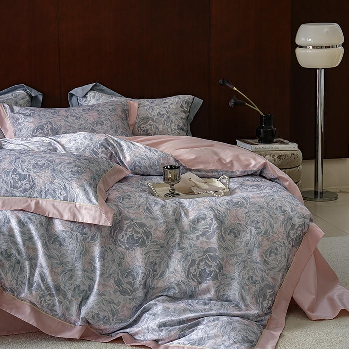 91家纺网 家纺一手货源 找家纺 2024新款天丝棉磨毛宽边+嵌条印花四件套 繁花予槿-灰