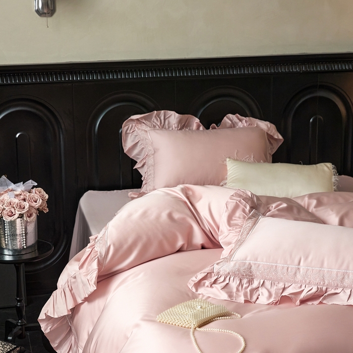 91家纺网 家纺一手货源 找家纺 榻尚家居 2024新款法式花边绣花天丝棉四件套-秘境 秘境-粉玉