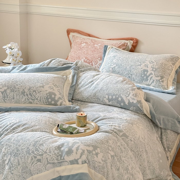 91家纺网 家纺一手货源 找家纺 2024冬季新款雕花绒系列四件套-赫本 赫本-天蓝