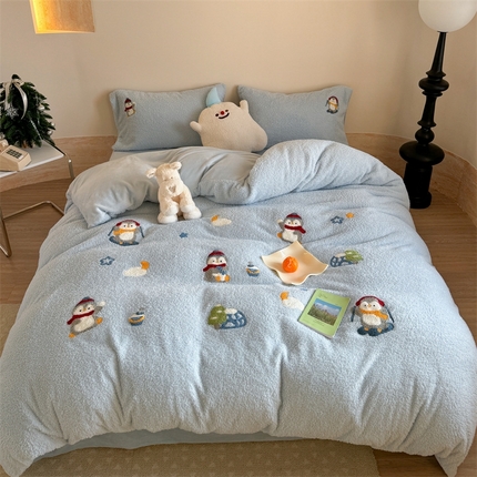 91家纺网 家纺一手货源 找家纺 柚子YOUTH 2024新款双面泰迪绒毛巾绣四件套 快乐企鹅