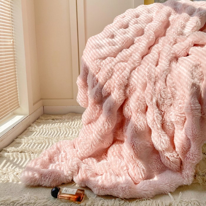 91家纺网 家纺一手货源 找家纺 潮邦创意家居 2025新款托卡斯大泡泡皮草级仿兔毛毯 托卡斯大泡泡-粉色