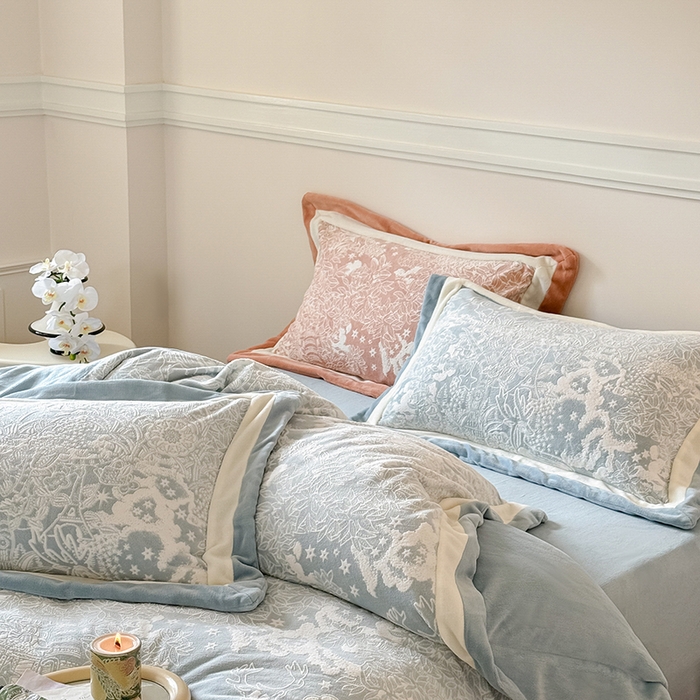 91家纺网 家纺一手货源 找家纺 2024冬季新款雕花绒系列四件套-赫本 赫本-天蓝