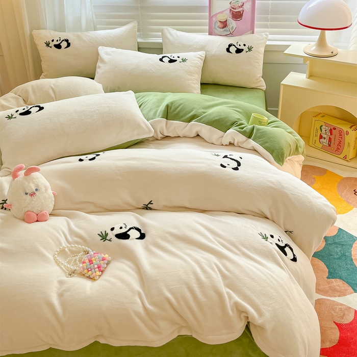 91家纺网 家纺一手货源 找家纺 丽涵 2024新款小清新韩版牛奶绒毛巾绣花四件套-风格二 呆萌熊猫-绒白风格2