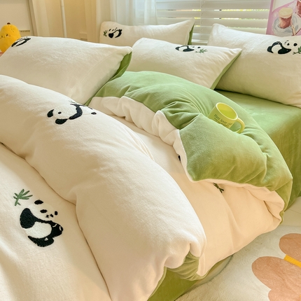 91家纺网 家纺一手货源 找家纺 丽涵 2024新款小清新韩版牛奶绒毛巾绣花四件套-风格二 呆萌熊猫-绒白风格2