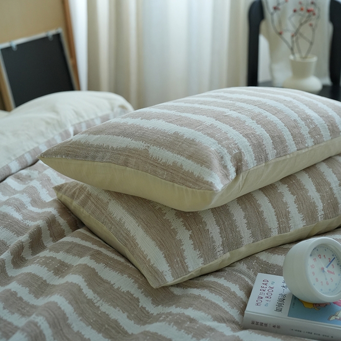 91家纺网 家纺一手货源 找家纺 2024新款全棉双层提花条纹简约日式侘寂风四件套纯色人字纹纯棉床单民宿高端被套 南无-卡其