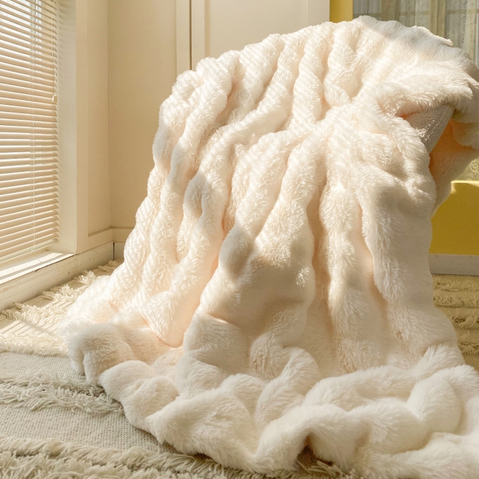 91家纺网 家纺一手货源 找家纺 潮邦创意家居 2025新款托卡斯大泡泡皮草级仿兔毛毯 托卡斯大泡泡-白色