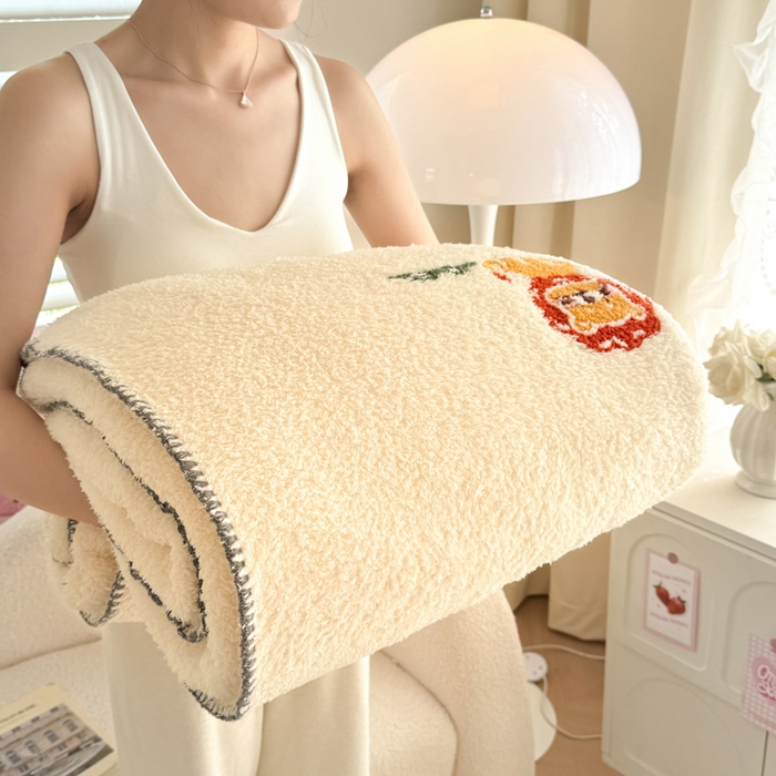 91家纺网 家纺一手货源 找家纺 简宜家居 2025新款立体毛巾绣三角针羊羔绒毯子一毯多用 小狮子-米黄