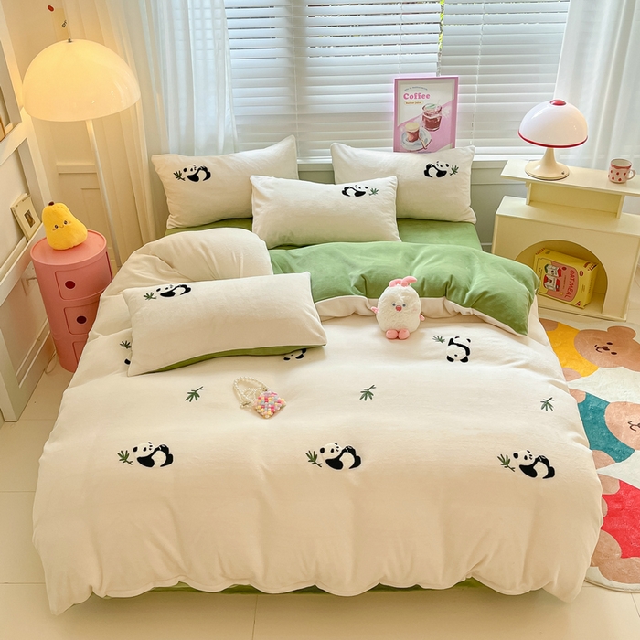 91家纺网 家纺一手货源 找家纺 丽涵 2024新款小清新韩版牛奶绒毛巾绣花四件套-风格二 呆萌熊猫-绒白风格2