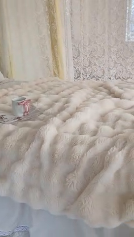 91家纺网 家纺一手货源 找家纺 潮邦创意家居 2025新款托卡斯大泡泡皮草级仿兔毛毯 托卡斯大泡泡-白色