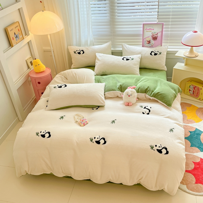 91家纺网 家纺一手货源 找家纺 丽涵 2024新款小清新韩版牛奶绒毛巾绣花四件套-风格二 呆萌熊猫-绒白风格2