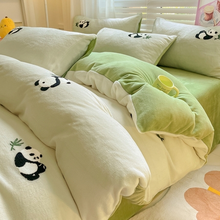 91家纺网 家纺一手货源 找家纺 丽涵 2024新款小清新韩版牛奶绒毛巾绣花四件套-风格二 呆萌熊猫-巩绿