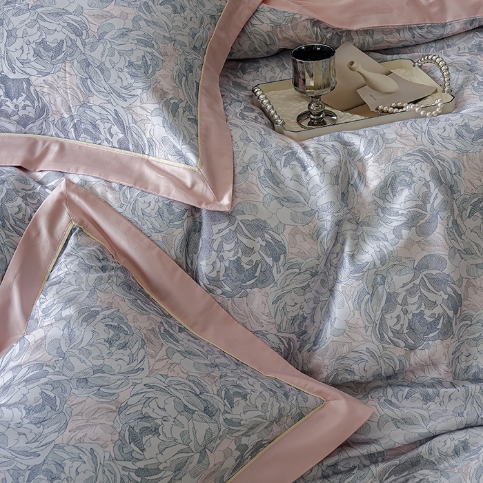 91家纺网 家纺一手货源 找家纺 2024新款天丝棉磨毛宽边+嵌条印花四件套 繁花予槿-灰