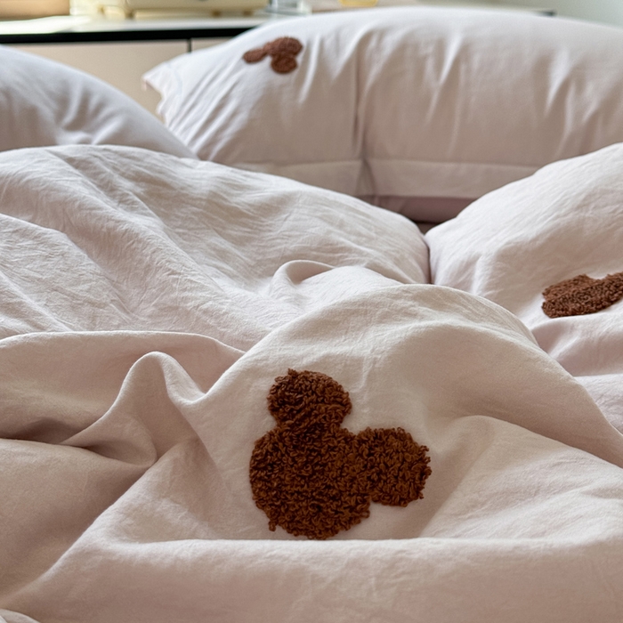 91家纺网 家纺一手货源 找家纺 布可家纺 2025新款水洗棉毛巾绣四件套 米奇-卡其