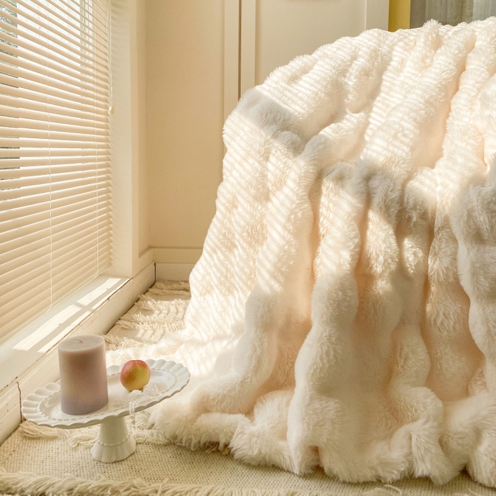91家纺网 家纺一手货源 找家纺 潮邦创意家居 2025新款托卡斯大泡泡皮草级仿兔毛毯 托卡斯大泡泡-白色