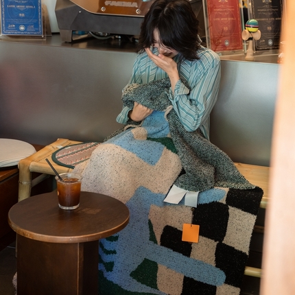 91家纺网 家纺一手货源 找家纺 圆岛 2024新款多功能针织半边绒毛毯 豪斯棋盘