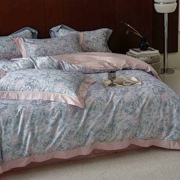 91家纺网 家纺一手货源 找家纺 2024新款天丝棉磨毛宽边+嵌条印花四件套 繁花予槿-灰