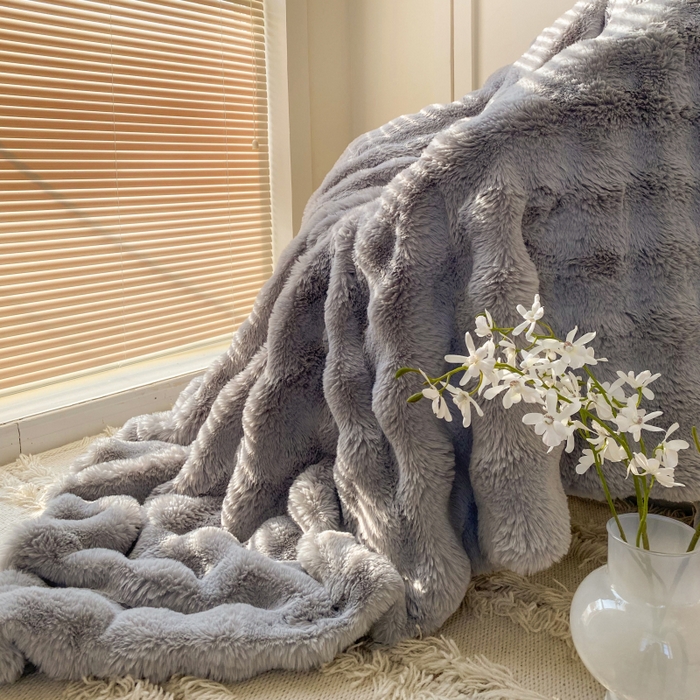 91家纺网 家纺一手货源 找家纺 潮邦创意家居 2025新款托卡斯大泡泡皮草级仿兔毛毯 托卡斯大泡泡-灰色