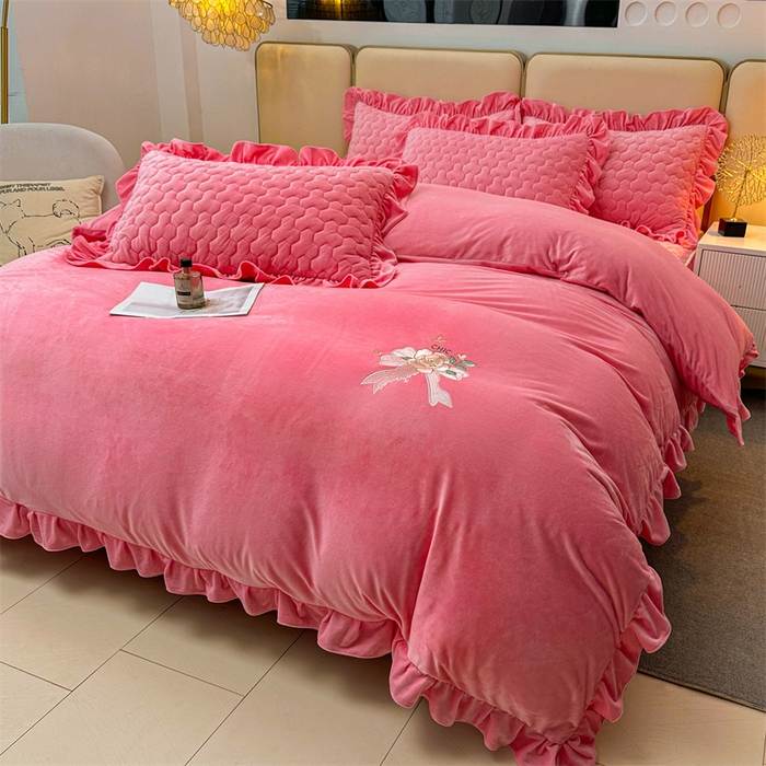 91家纺网 家纺一手货源 找家纺 恒爱家纺 2024新款宝宝绒霞姿月韵四件套 欧韵粉