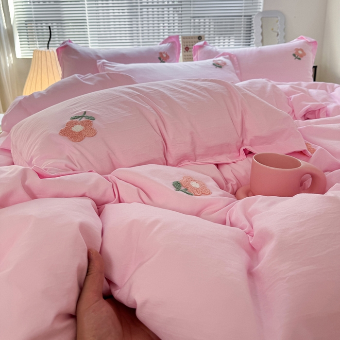 91家纺网 家纺一手货源 找家纺 布可家纺 2025新款水洗棉毛巾绣四件套 花儿朵朵-粉