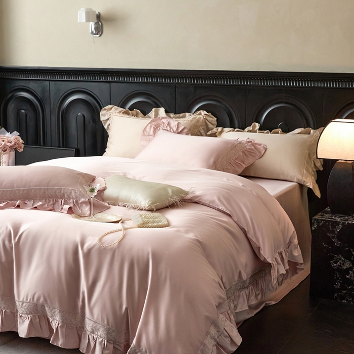 91家纺网 家纺一手货源 找家纺 榻尚家居 2024新款法式花边绣花天丝棉四件套-秘境 秘境-粉玉