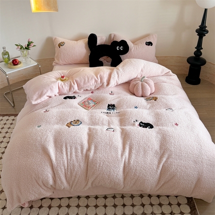 91家纺网 家纺一手货源 找家纺 柚子YOUTH 2024新款双面泰迪绒毛巾绣四件套 百变猫