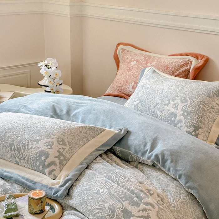 91家纺网 家纺一手货源 找家纺 2024冬季新款雕花绒系列四件套-赫本 赫本-天蓝