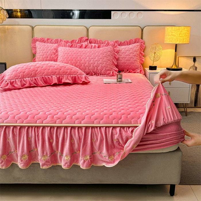 91家纺网 家纺一手货源 找家纺 恒爱家纺 2024新款宝宝绒霞姿月韵四件套 欧韵粉