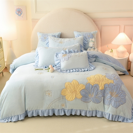 91家纺网 家纺一手货源 找家纺 （总）绒棉世家 2025独家新款设计款高克重牛奶绒贴布绣四件套-花颜如梦系列