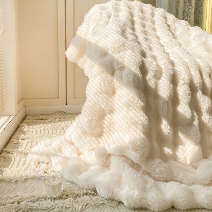 91家纺网 家纺一手货源 找家纺 潮邦创意家居 2025新款托卡斯大泡泡皮草级仿兔毛毯 托卡斯大泡泡-白色