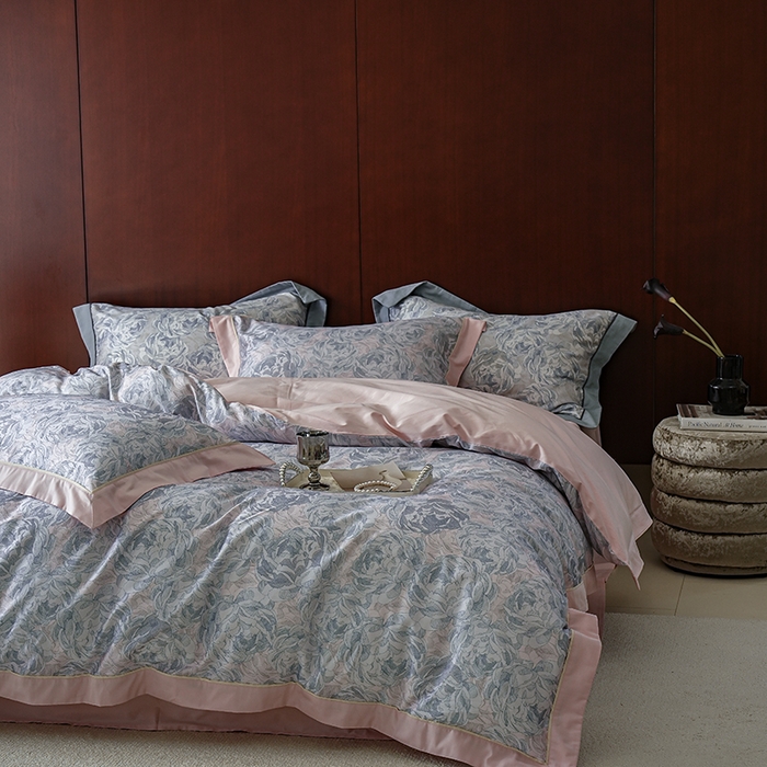 91家纺网 家纺一手货源 找家纺 2024新款天丝棉磨毛宽边+嵌条印花四件套 繁花予槿-灰