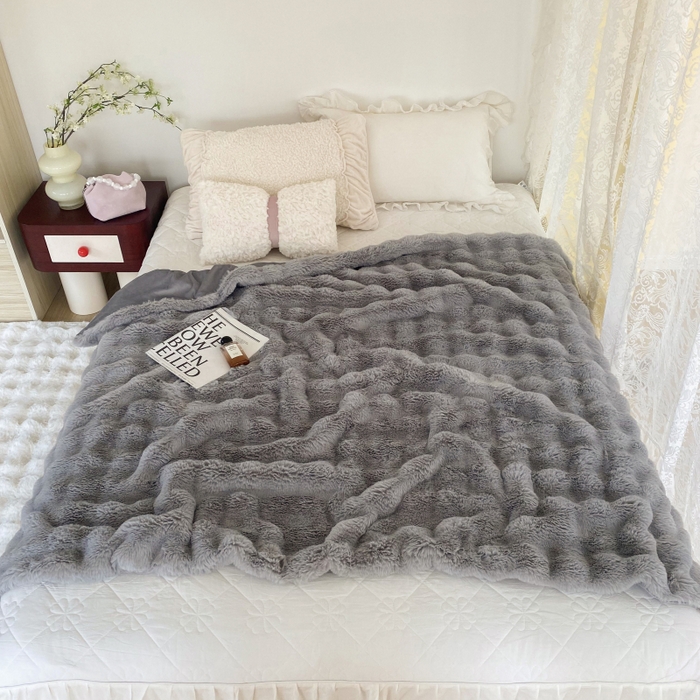 91家纺网 家纺一手货源 找家纺 潮邦创意家居 2025新款托卡斯大泡泡皮草级仿兔毛毯 托卡斯大泡泡-灰色