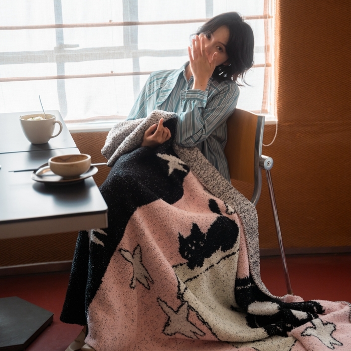 91家纺网 家纺一手货源 找家纺 圆岛 2024新款多功能针织半边绒毛毯 秋千猫