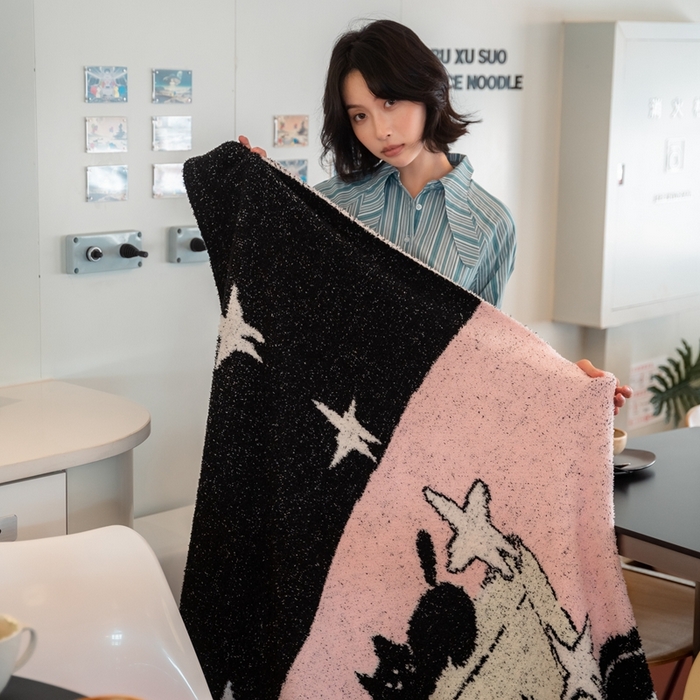 91家纺网 家纺一手货源 找家纺 圆岛 2024新款多功能针织半边绒毛毯 秋千猫