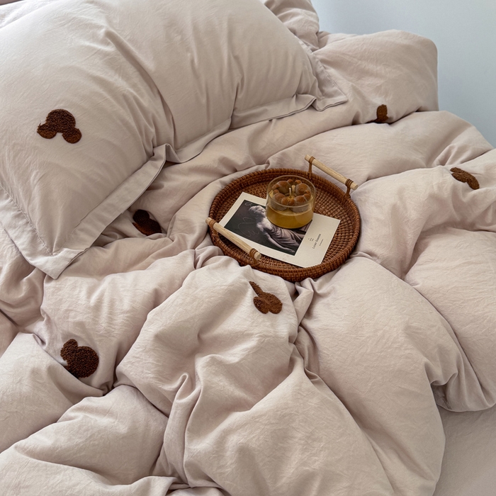 91家纺网 家纺一手货源 找家纺 布可家纺 2025新款水洗棉毛巾绣四件套 米奇-卡其