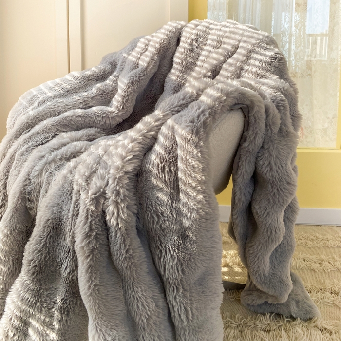91家纺网 家纺一手货源 找家纺 潮邦创意家居 2025新款托卡斯大泡泡皮草级仿兔毛毯 托卡斯大泡泡-灰色